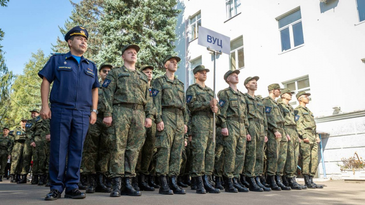 Курсанты нового набора и знаменная группа ВУЦ приняли участие в торжественном мероприятии «Здравствуй первокурсник»