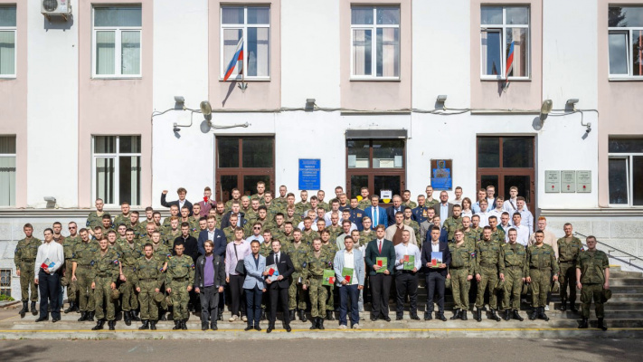 Выпускникам военного учебного центра при ТвГТУ вручили военные билеты