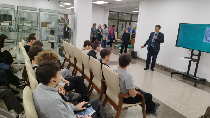 Представители ТвГТУ на выставке "Образование и карьера для школьников"